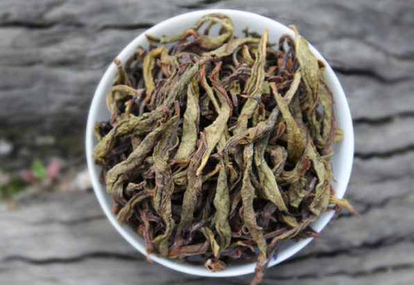 白鸡冠岩茶的特点是什么？
