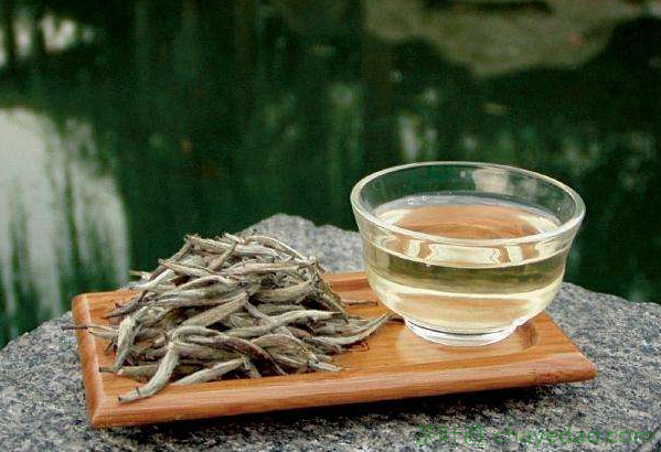 白茶的种类主分为四类 白牡丹茶是白茶的4种种类之一