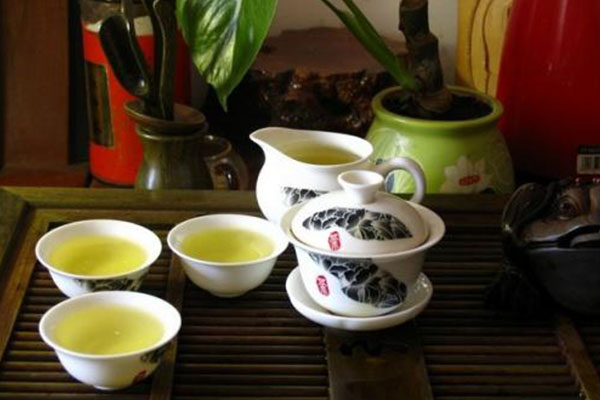 如何鉴别正宗的西湖龙井茶,其方法有哪些？