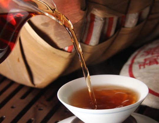 夏天喝茶有什么作用 可以清热凉暑 普洱老茶头茶可以冲泡多少次