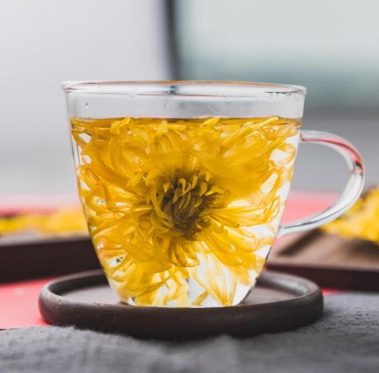 喝菊花茶有什么好处与坏处 喝菊花茶的功效与作用