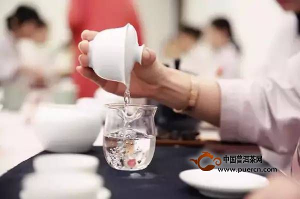 茶具盖碗的使用方法