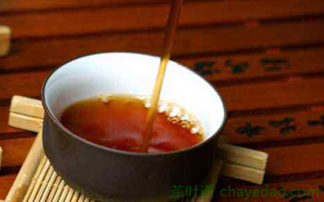 祁门红茶的冲泡方法 泡祁门红茶要放多少茶叶 红茶用什么茶具