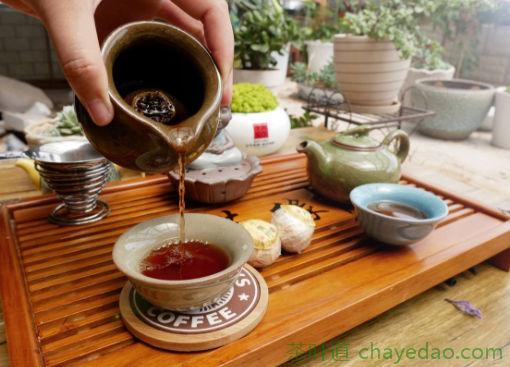 六堡茶和普洱茶的区别 普洱茶与六堡茶的功效和工艺有什么不同