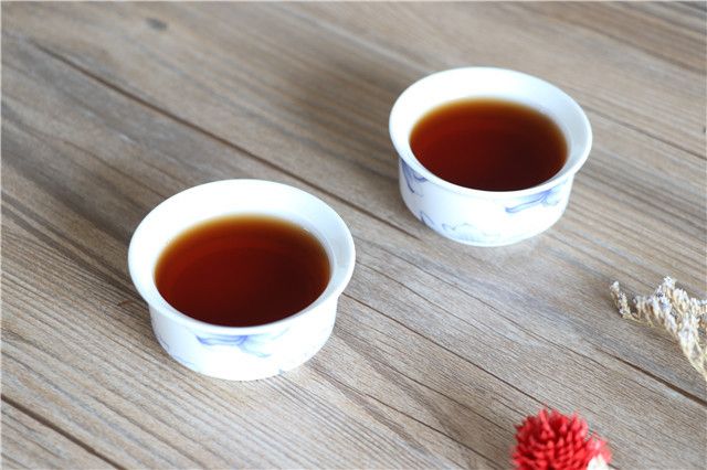普洱茶喝生茶好还是熟茶好？