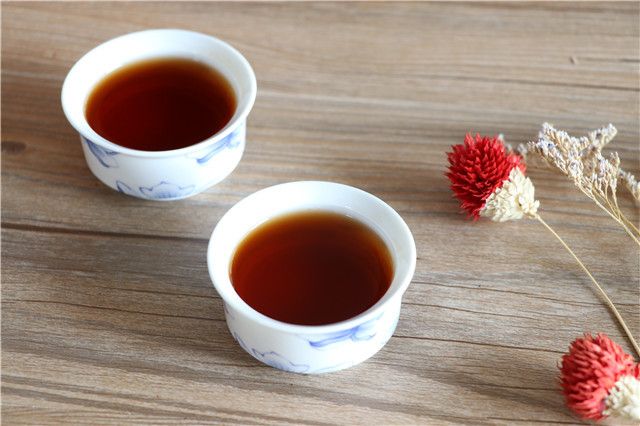喝普洱茶时茶汤中的滑感是什么成分